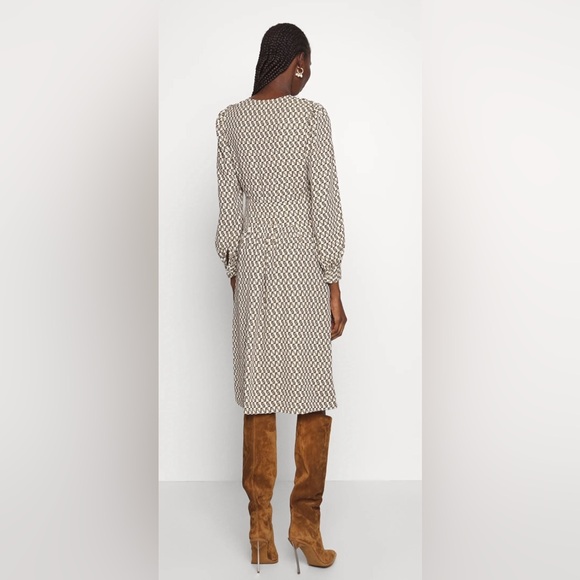 Diane von Furstenberg Myla in DVF LOGO Dress - Picture 6 of 16